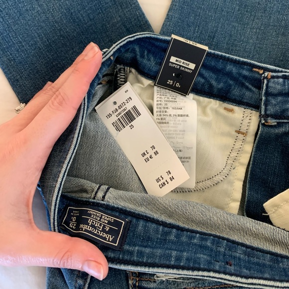 A&F Mid Rise Super Skinny Jeans - Picture 3 of 6